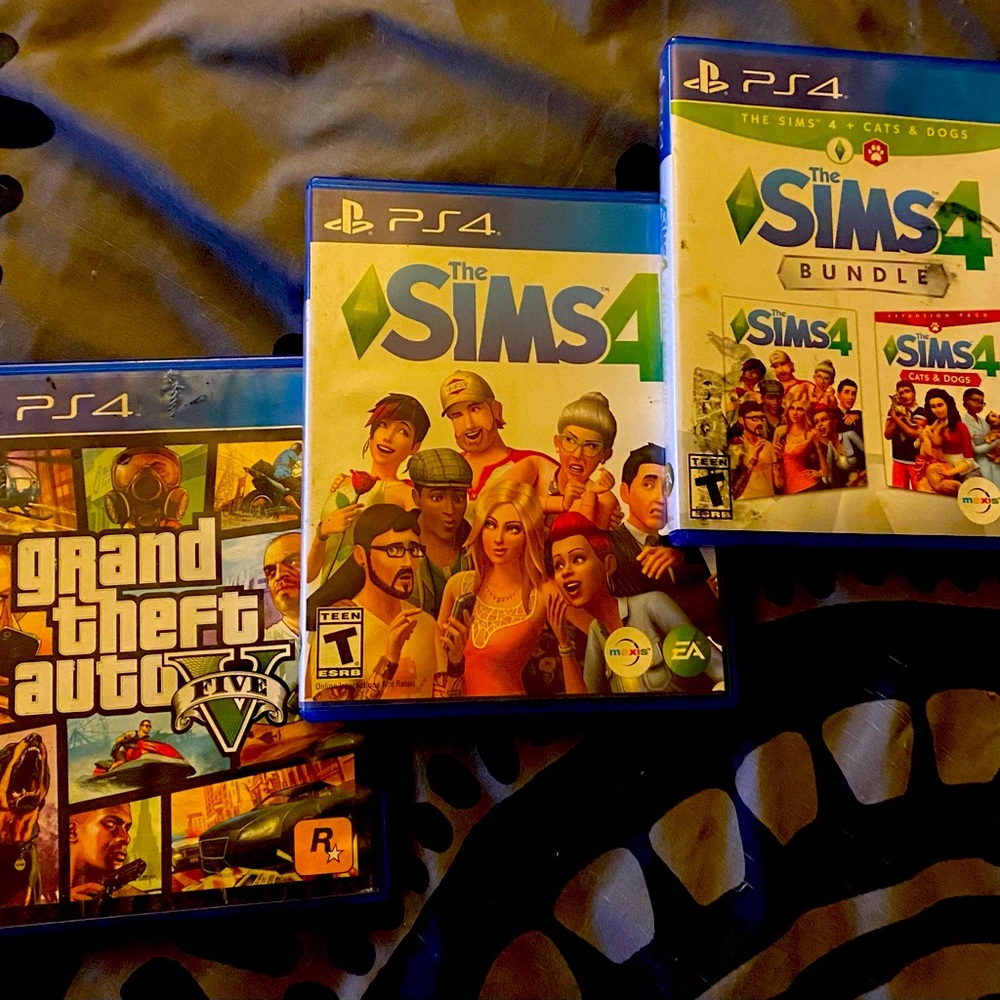 Gently used PS4 games 3 it’s a bundle deal sims / sims bundle / grand theft auto